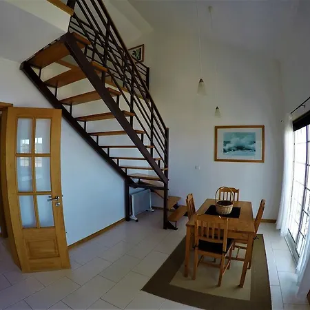 Aldeia Da Encosta * Velas