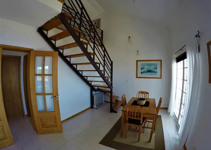 Aldeia Da Encosta * Velas