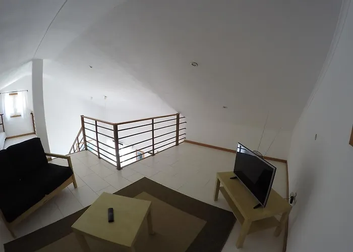 Aldeia Da Encosta * Velas