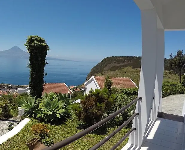 Aldeia Da Encosta * Velas