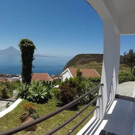 Aldeia Da Encosta * Velas