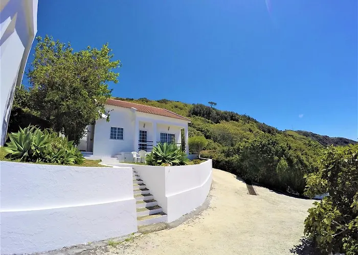 Aldeia Da Encosta * Velas